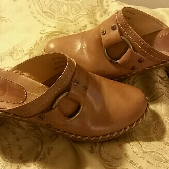 Frye Clogs - Picture 4 of 7